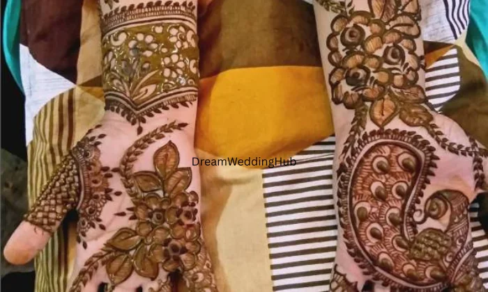 Ayesha mehendi artist